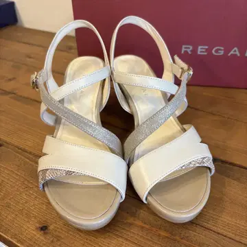 REGAL 화이트 스트랩 샌들