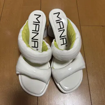 MANA 화이트 샌들 23.5cm 새상품