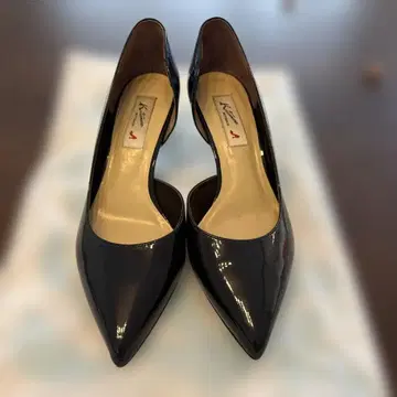 Kitamura Motomachi 에나멜 펌프스