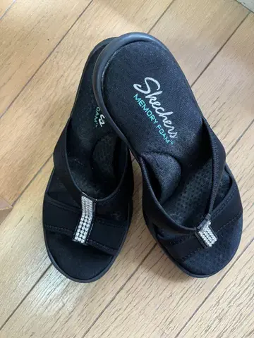스케쳐스 컴포트 메모리 샌들 23cm