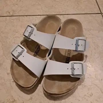 BIRKENSTOCK 화이트 샌들 36