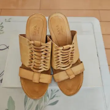 SAYA 뜨개질 디자인 베이지 샌들 미들 힐