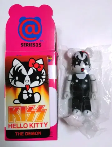 베어브릭 25 큐트 헬로키티 KISS