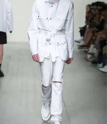 존 로렌스 설리반 화이트 청바지 지퍼