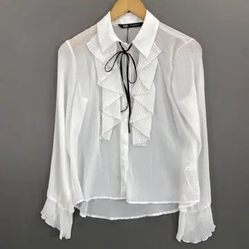 프릴이 달린 화이트 쉬폰 블라우스