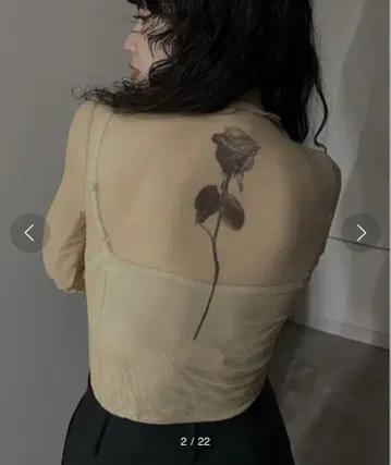 아메리 메디 플라워 타투 시어 톱