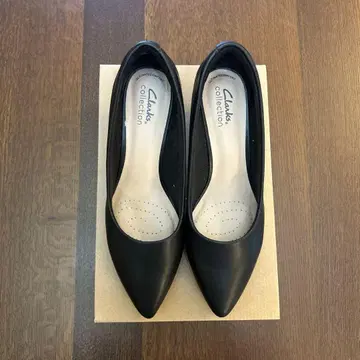 클락스 블랙 스틸레토 펌프스