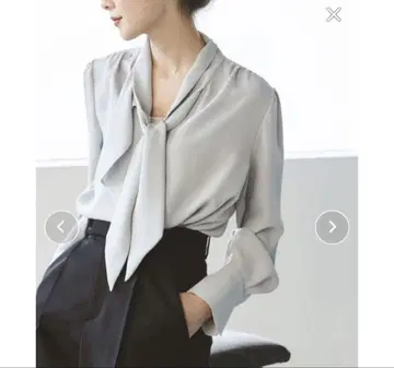 NOBLE 비대칭 보타이 블라우스