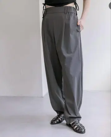 원턱 커브 팬츠 이아파피요네