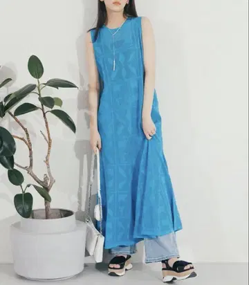 코코딜 모티브 메쉬 니트 원피스