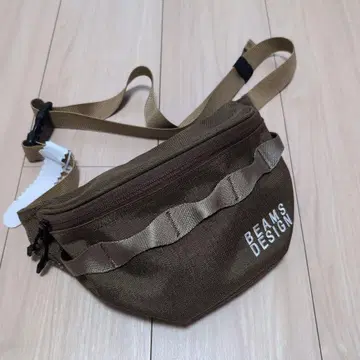 미사용 새상품 빔즈 디자인 EMBROIDERY 바디백