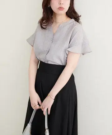 택 포함 새상품 내추럴 꾸뛰르 린넨 혼방 프릴 소매 블라우스
