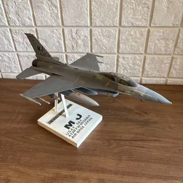 F-16 모형