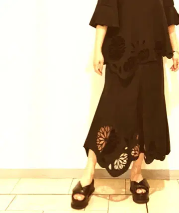 22년 어도어 레이스 스커트 롱 블랙