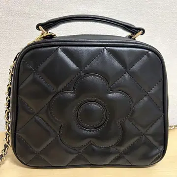 MARY QUANT 마리콴트 스퀘어 퀼트 데이지 패치 2WAY 숄더백