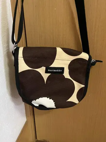 마리메코 꽃무늬 숄더백