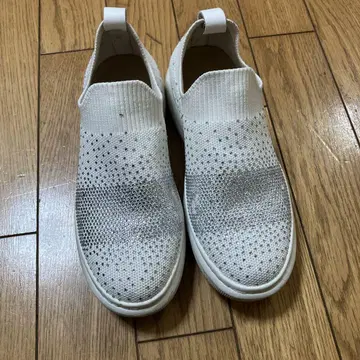 화이트 슬립온 스타카토