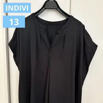 작년 여름 백화점에서 구매한 INDIVI 블랙 반팔 셔츠 사이즈 13