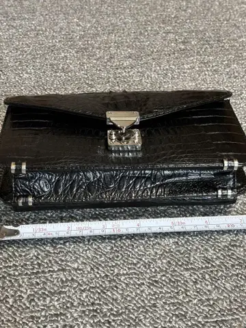 블랙 크로커다일 스타일 클러치백