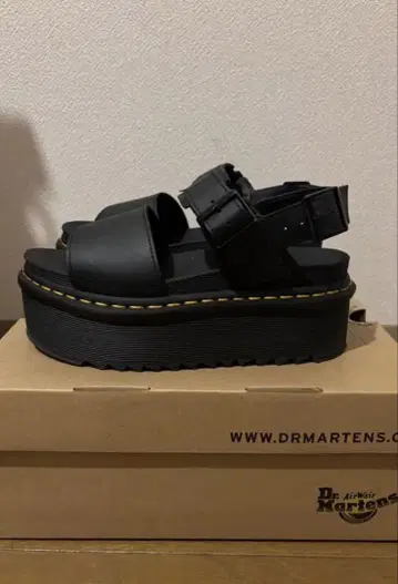 UK4 Dr. Martens 블랙 스포츠 샌들