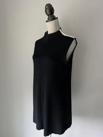블랙 숄더 라인 롱 상의