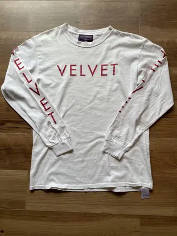 VELVET 화이트 긴팔 티셔츠 네펜데스