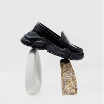 AKIKO AOKI 블랙 가죽 로퍼 25.5-26cm