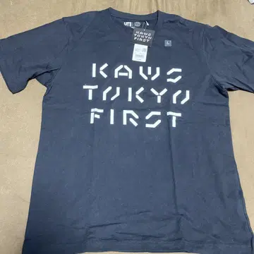KAWS TOKYO FIRST 블랙 티셔츠 L