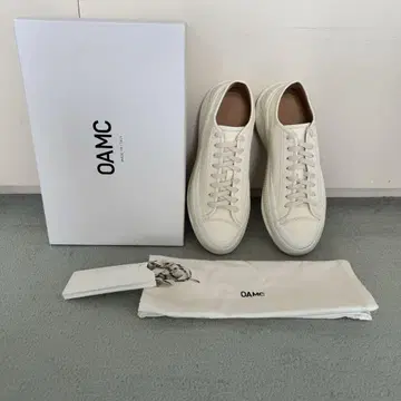 [가격 인하] OAMC 화이트 가죽 스니커즈
