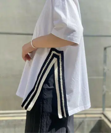 BEARDSLEY 크로셰 뜨개질 사이드 슬릿 티셔츠 새상품