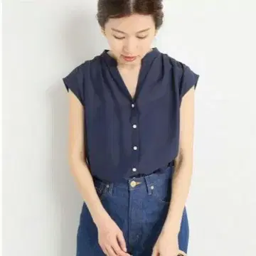 IENA [세탁 가능] 에어리 론 턱 블라우스 슬리브리스 네이비