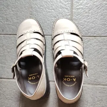 AOK 베이지 클로그 샌들