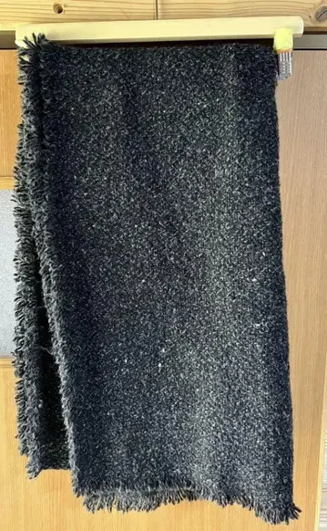 KLASICA 블랙 머플러 울 프린지