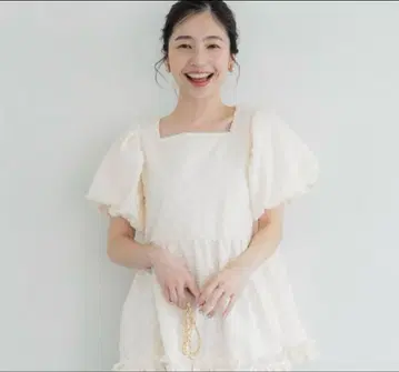완판템 코카 coca 프릴 페플럼 탑 L 사이즈