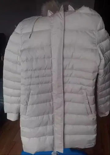 아이보리 후드 부착 다운 자켓