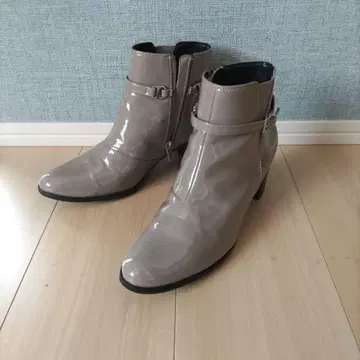 그레이 광택 숏부츠