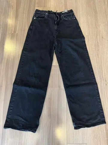 Upper hights 하이 라이즈 와이드 스트레이트 데님