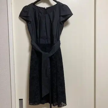 블랙 플레어 슬리브 드레스