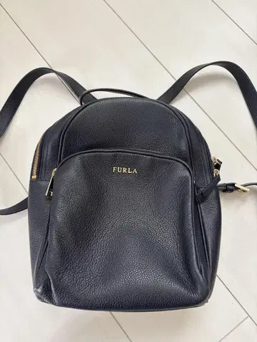 훌라 네이비 컬러 가죽 백팩
