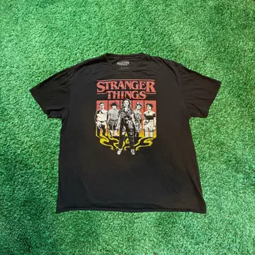 STRANGER THINGS 프린트 티셔츠 블랙