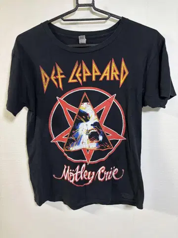 Def Leppard and 머틀리 크루의 2023 월드 투어 티셔츠