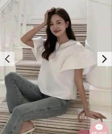 벌스데이 바쉬 화이트 프릴 슬리브 V넥 셔츠