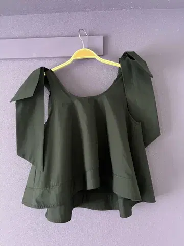 지프소히라 스위치 톱스