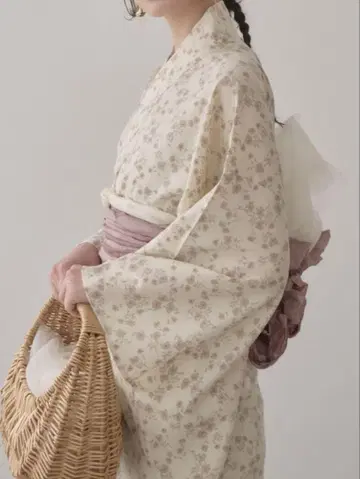 꽃무늬 유카타와 오비 세트