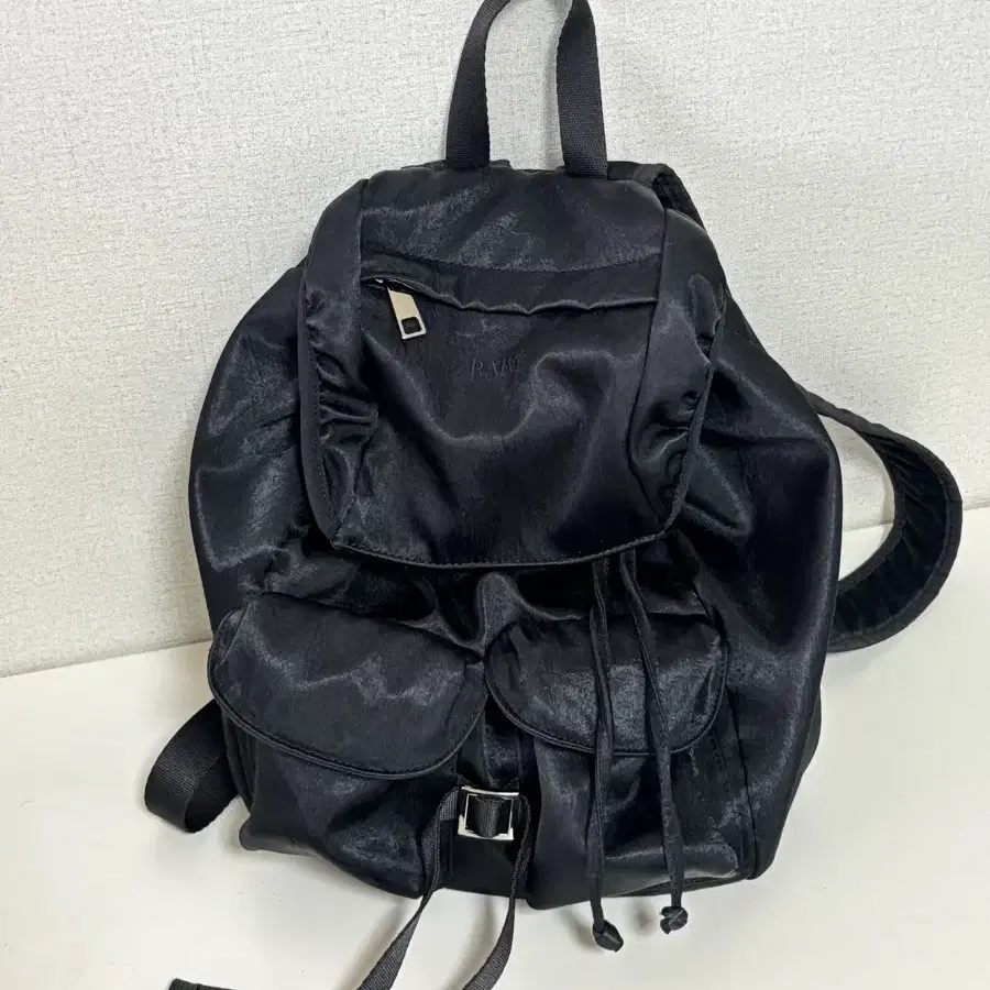 New) Raive Leo Shoulder Bag on Bunjang Global Site.