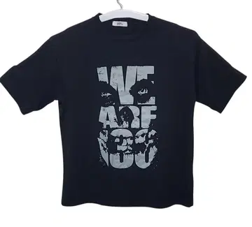 WE ARE 100 그래픽 티셔츠 블랙