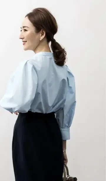 밴드 카라 퍼프 슬리브 블라우스 M