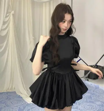 트리트 유어 셀프 새틴 벌룬 페플럼 미니 원피스 블랙