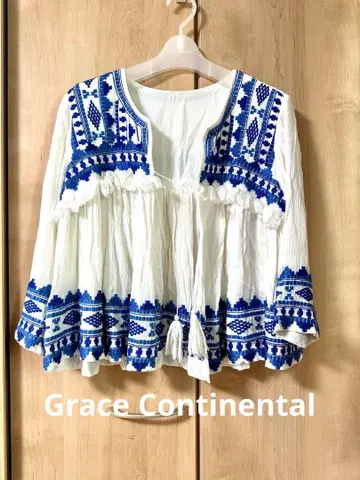 Grace Continental 자수 탑