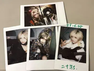 이십타치 오사카 폴라로이드 Azavana
